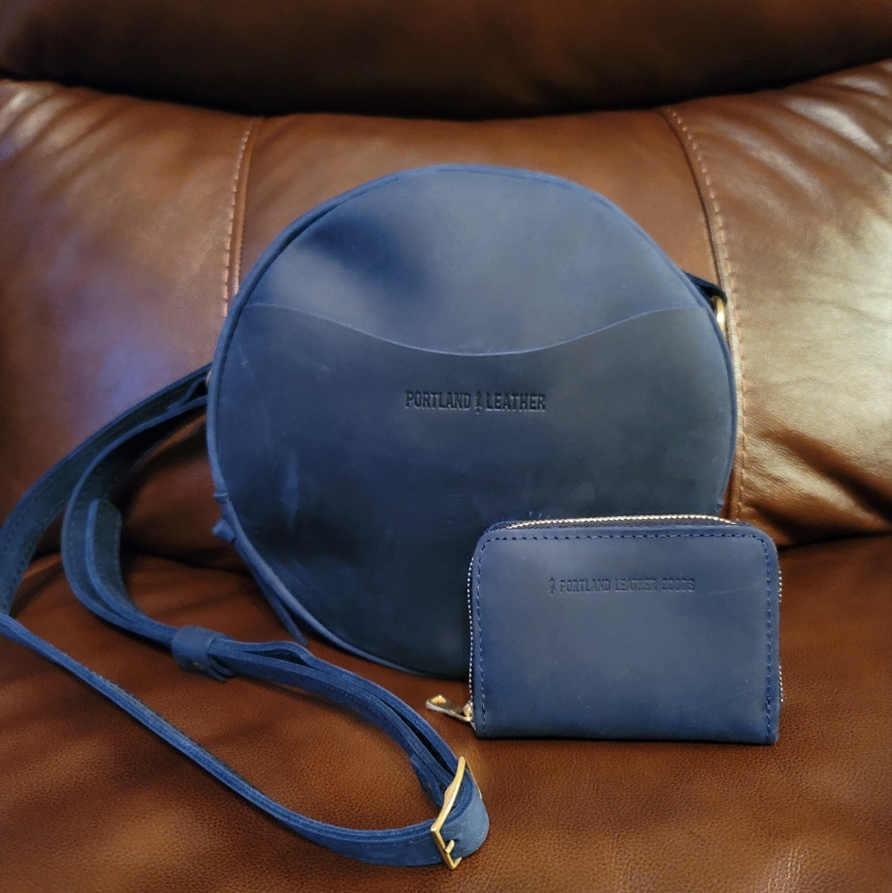 Portland Leather Large Circle Bag & Small Zip Wallet (color: Deep Water)